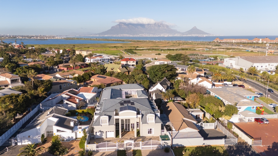 7 Bedroom Property for Sale in Flamingo Vlei Western Cape